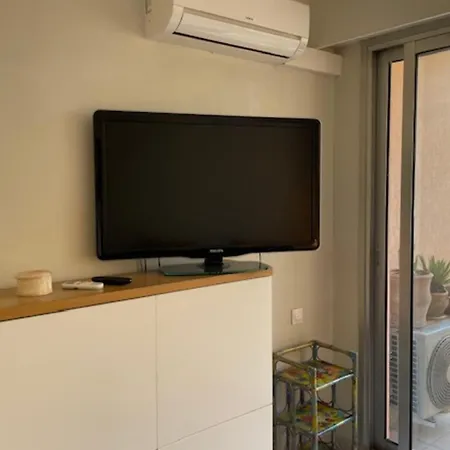 Apartment For 2 With Balcony Near
