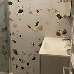 For 2 With Balcony Near Apartment *