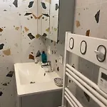 For 2 With Balcony Near Apartment *