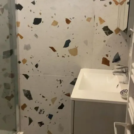 For 2 With Balcony Near Apartment *