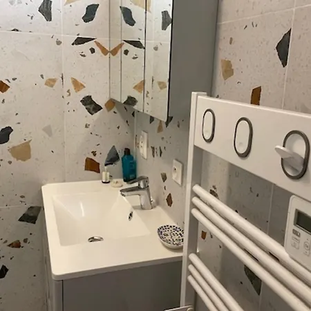 For 2 With Balcony Near Apartment *