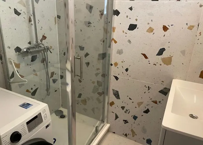 For 2 With Balcony Near شقة